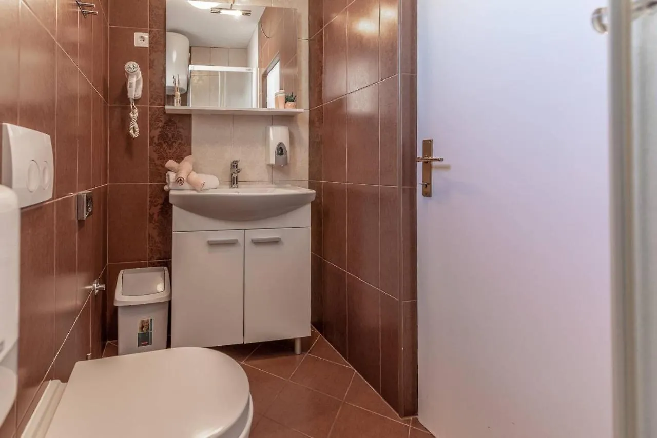 Paradiso, No 2 Vir Apartment